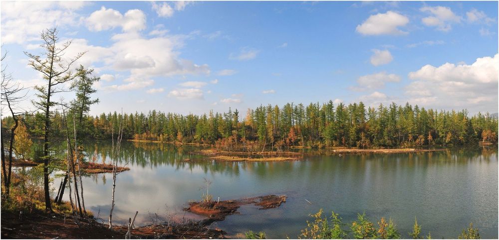 Вдоль озера гуляя.