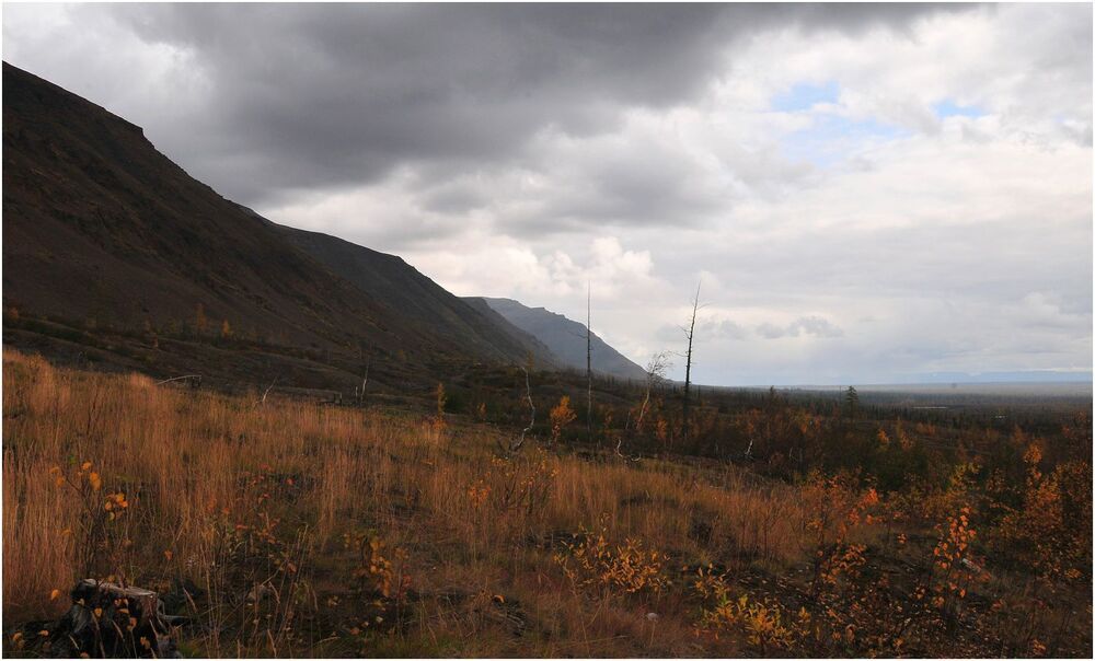 В осенних красках купаясь