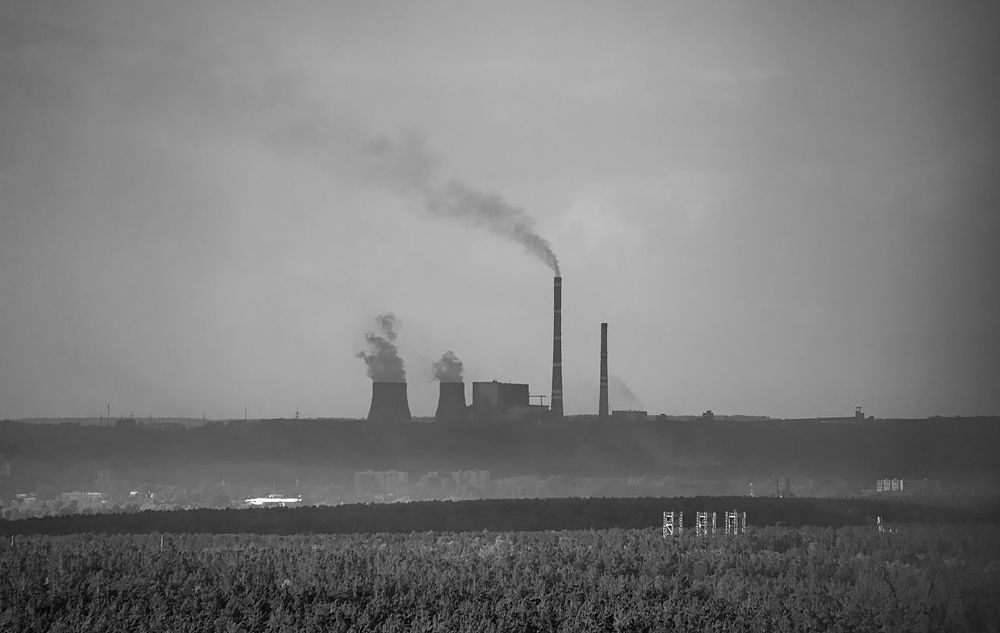 Вид на ТЭЦ-5 (Новосибирск) с вышки, расположенной в Академгородке
