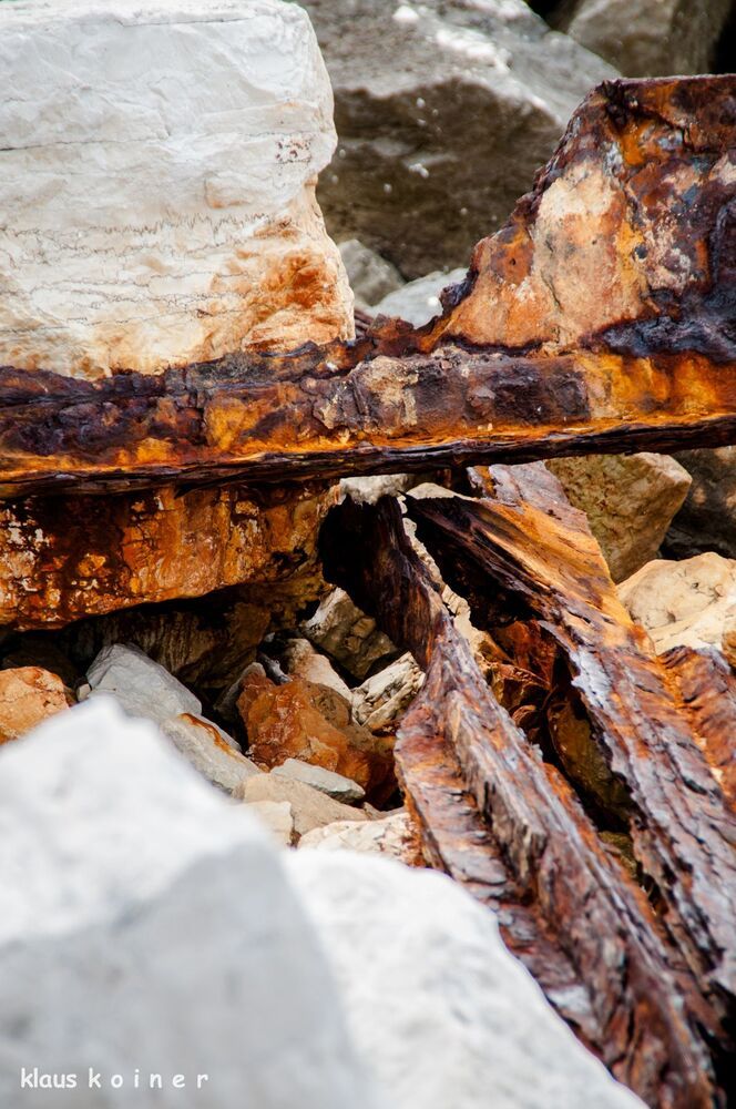 rust & stones