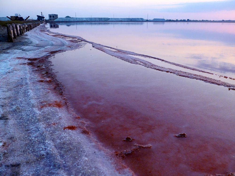 09 Фактуры кристаллической соли и спокойствие водной глади