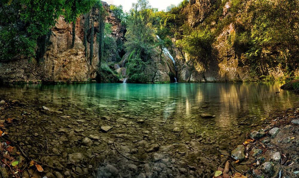 Hotnishki waterfall is located about 12 km from Veliko Tаrnovo in Hotnitsa village.