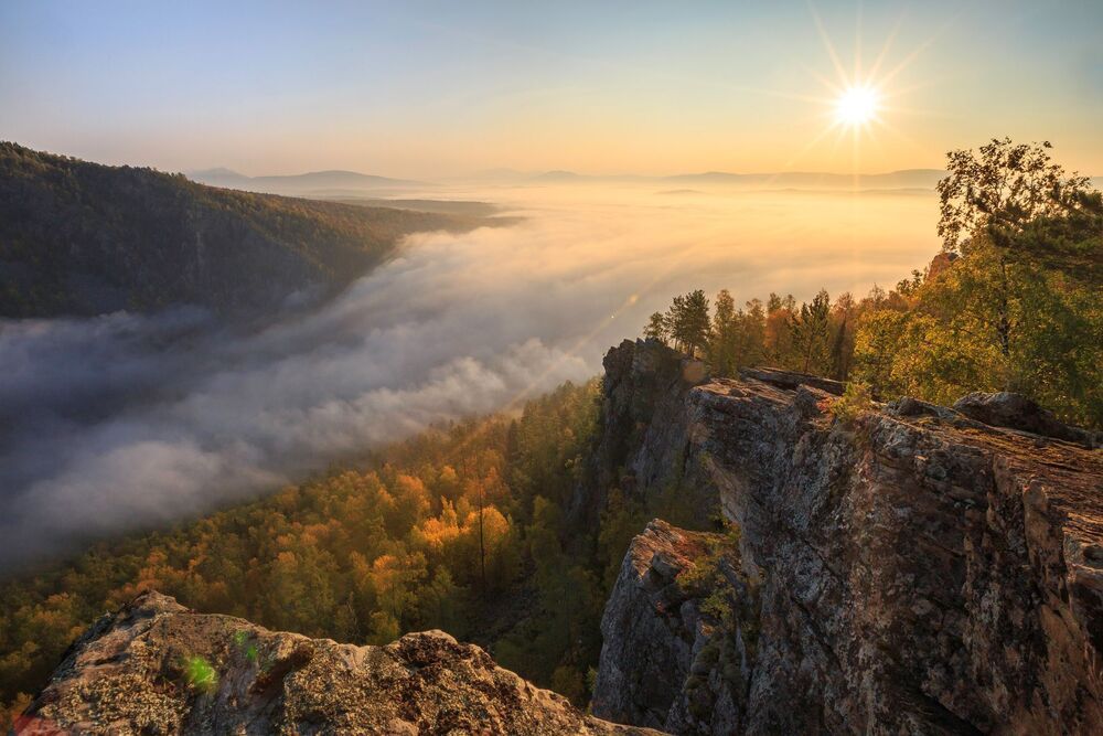 Осенний рассвет в Уральских горах