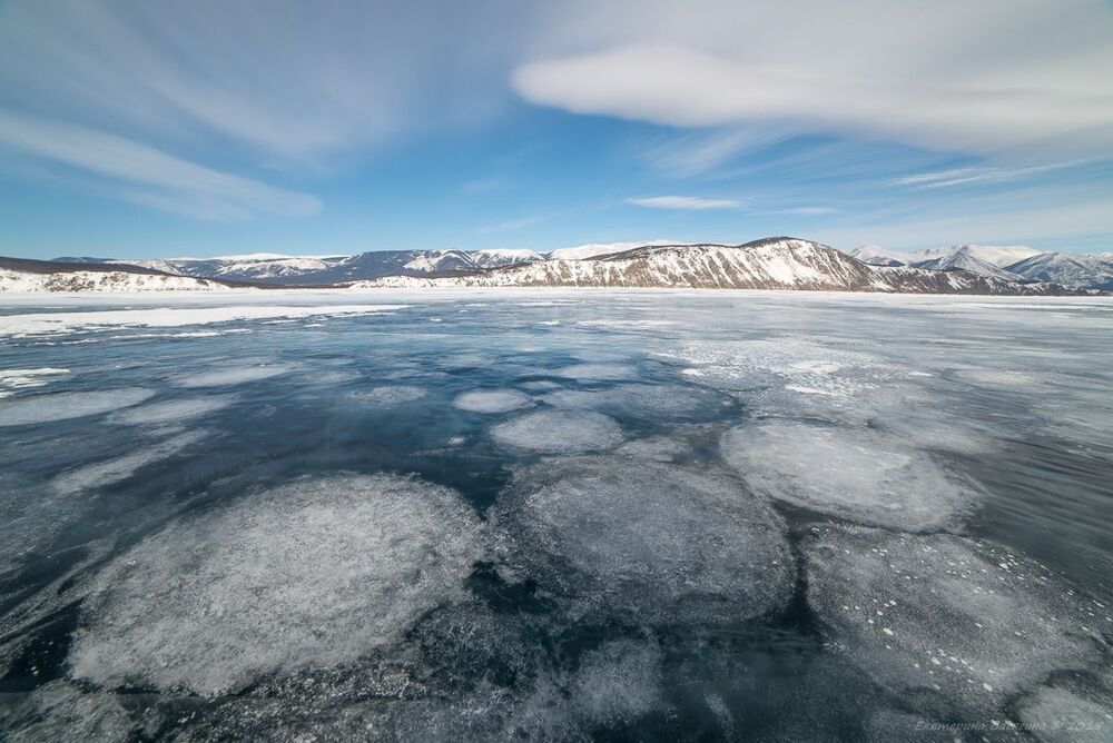 Пельмешки по дороге через пролив Малое море... Дорога была непростой, опасные трещины наши буханочки перепрыгивали в прямом смысле этого слова...