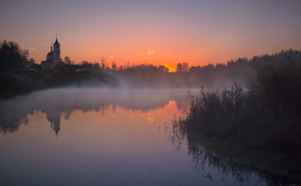 Владимирская область_
село Воскресенье.
Церковь Воскресения Христова (1818).
Сентябрь.
утро 06:19...