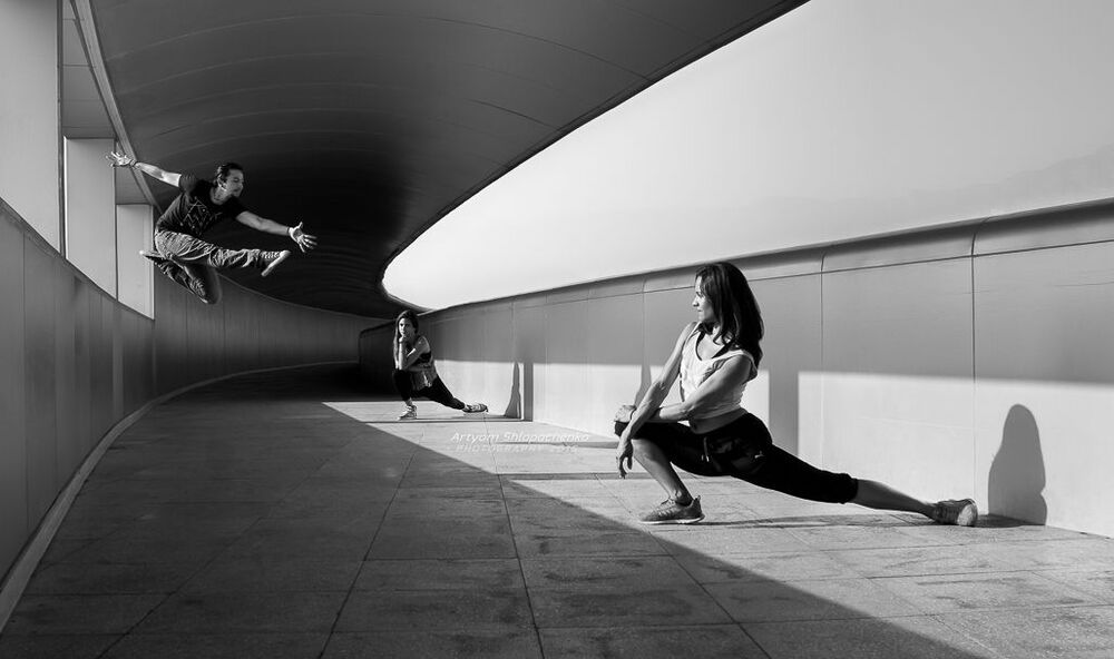 Dancers from space