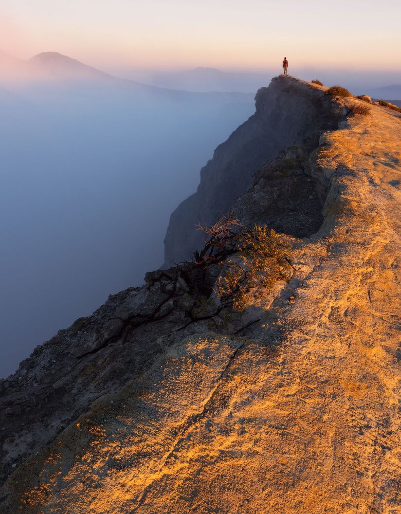 На краю