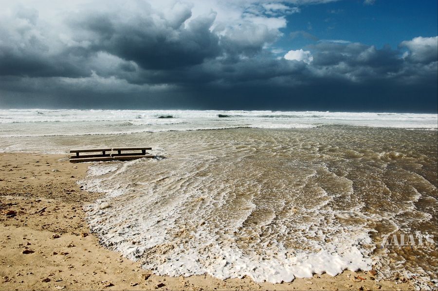 The Sea Is Comming