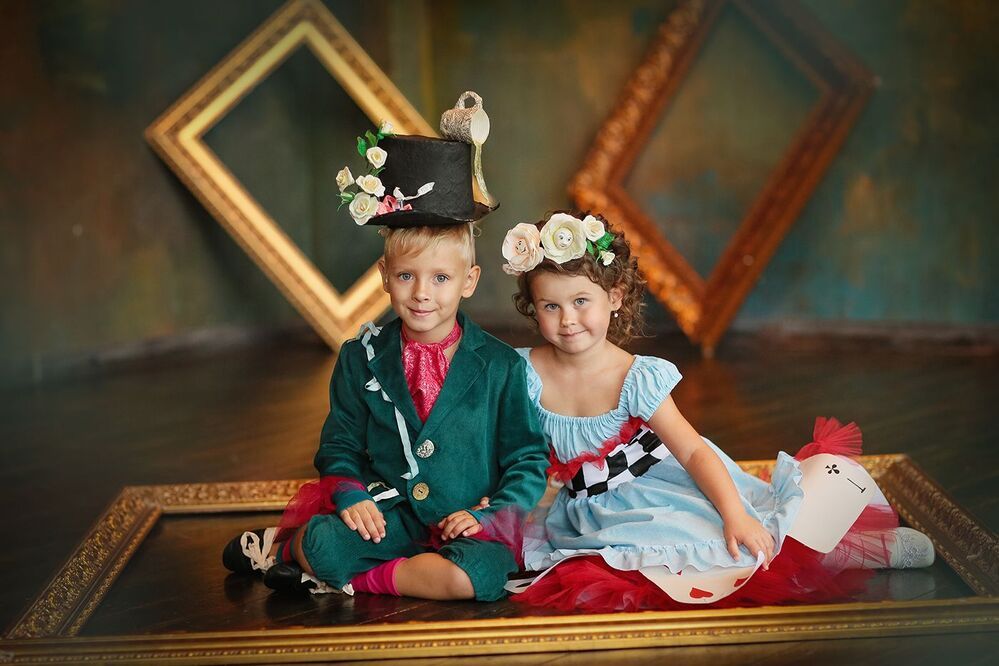 Alice, Mad Hatter and Brabanson
