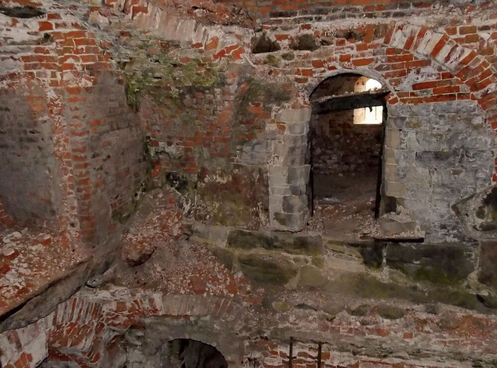 Вид на погреба Крестного монастыря на Кий - острове