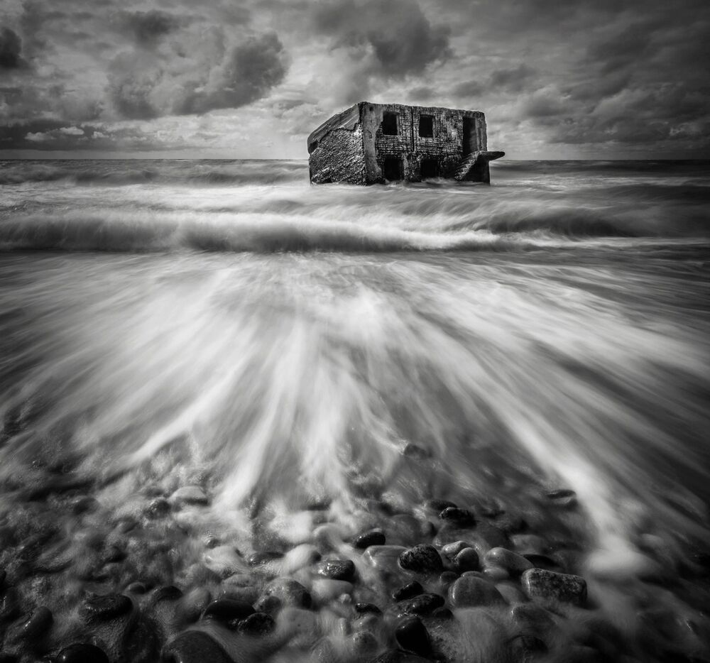 House in water - Soviets ghost town
