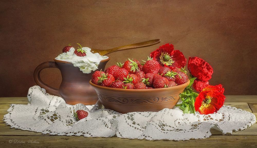 С клубникой и маками