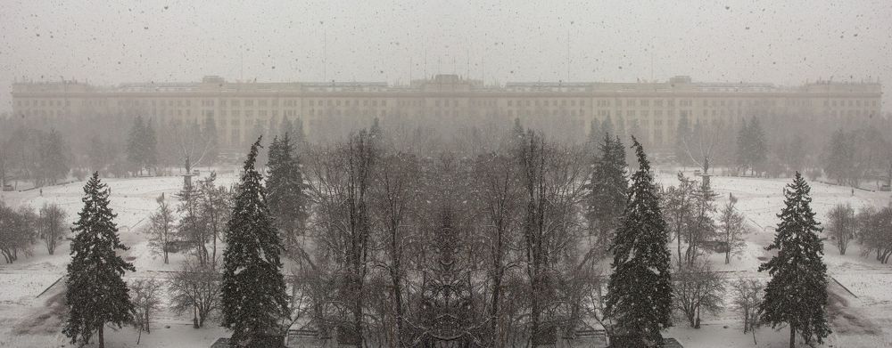 Снежный снегопад над МГУ