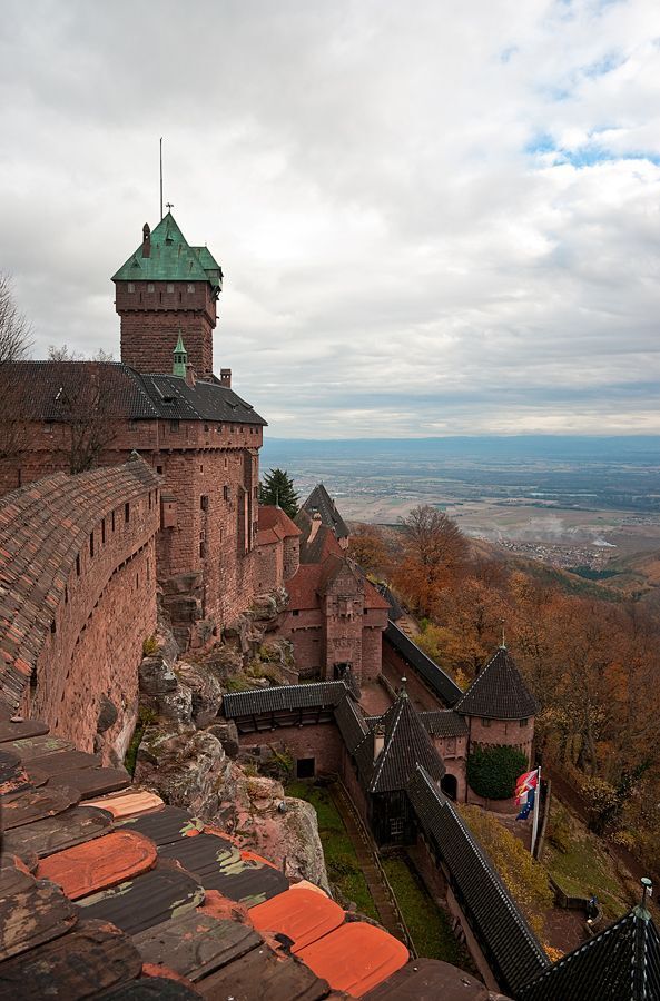 Le Ch&acirc;teau Du Haut Koenigsbourg, Alsace и его окрестности