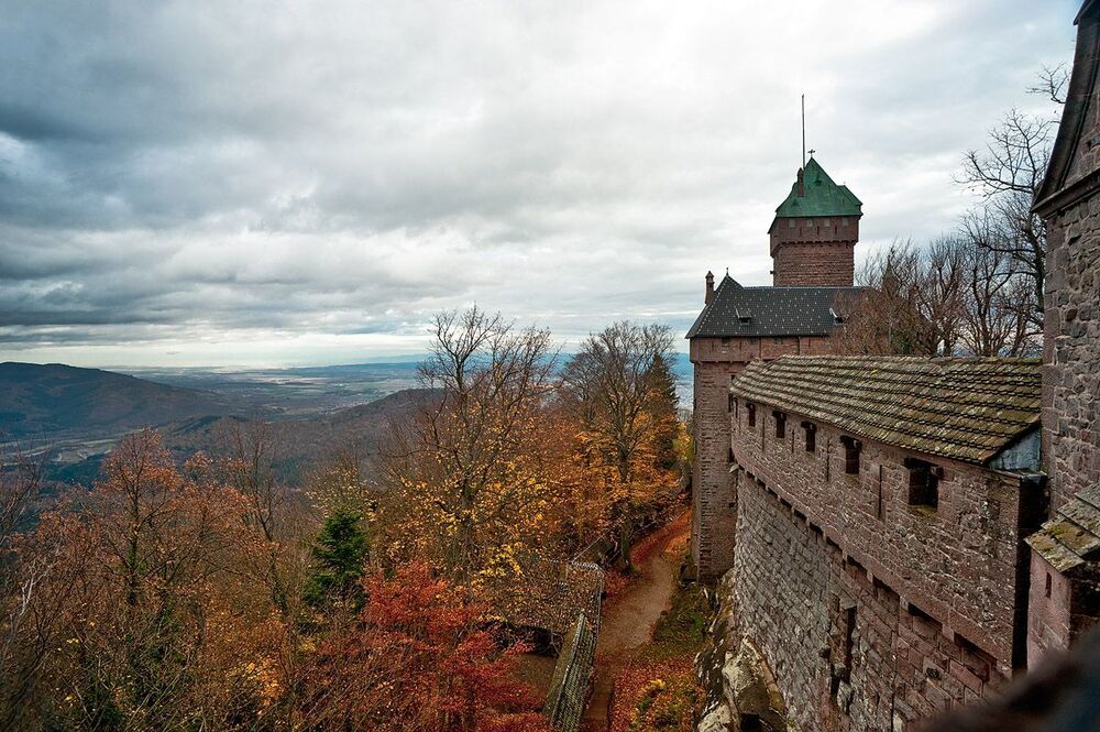 Le Ch&acirc;teau Du Haut Koenigsbourg, Alsace и его окрестности