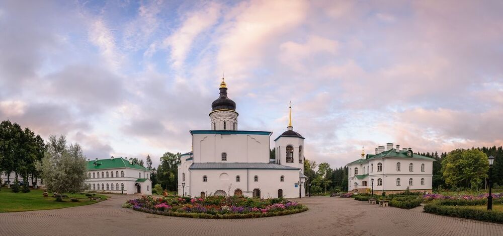 Спасо-Елеазаровский женский монастырь.