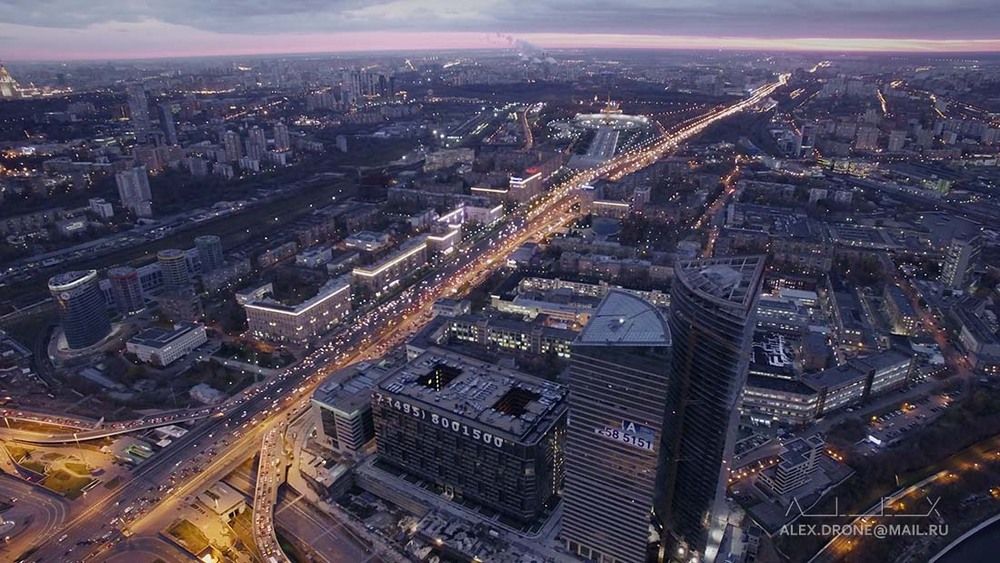 над вечерней Москвой