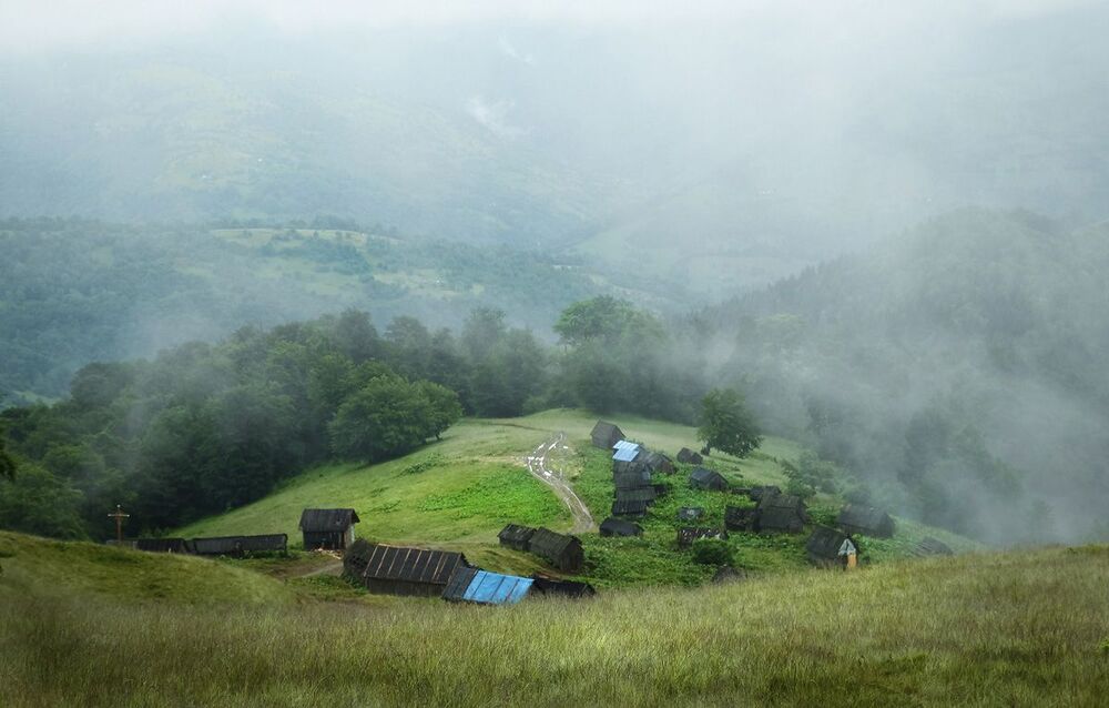 Спуск к поселку-призраку