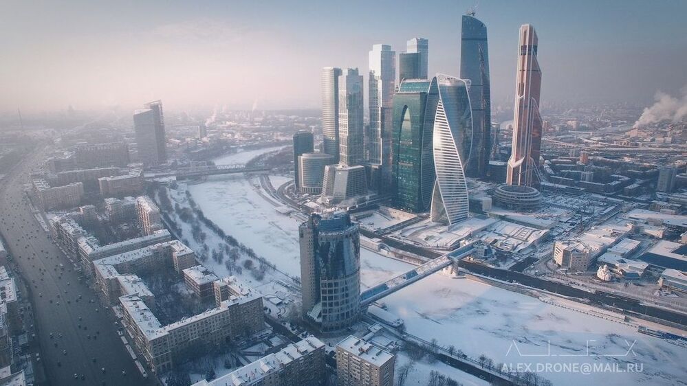 Над замерзшей Москвой