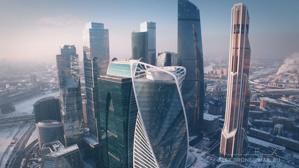 Над замерзшей Москвой