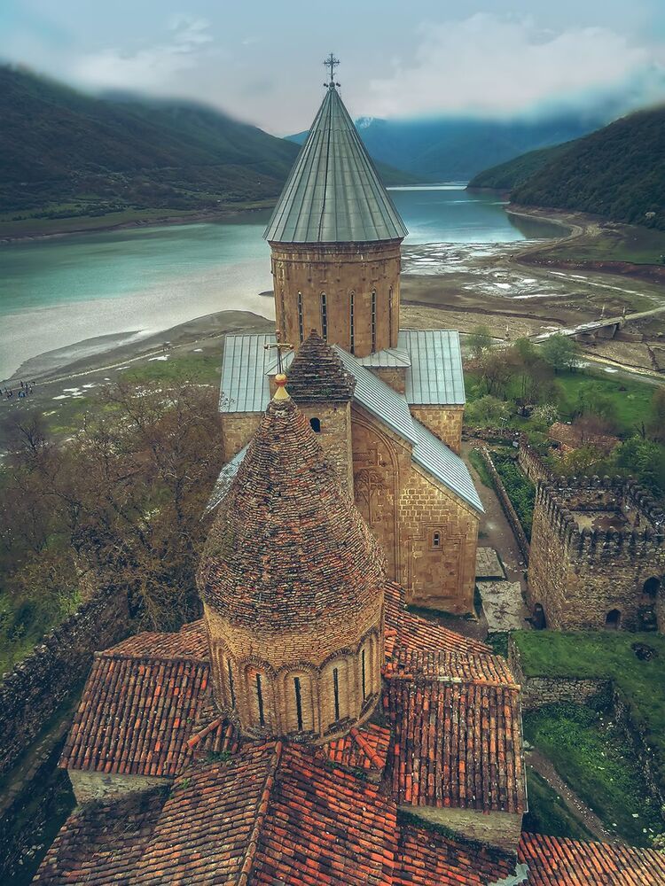 *АНАНУРИ*