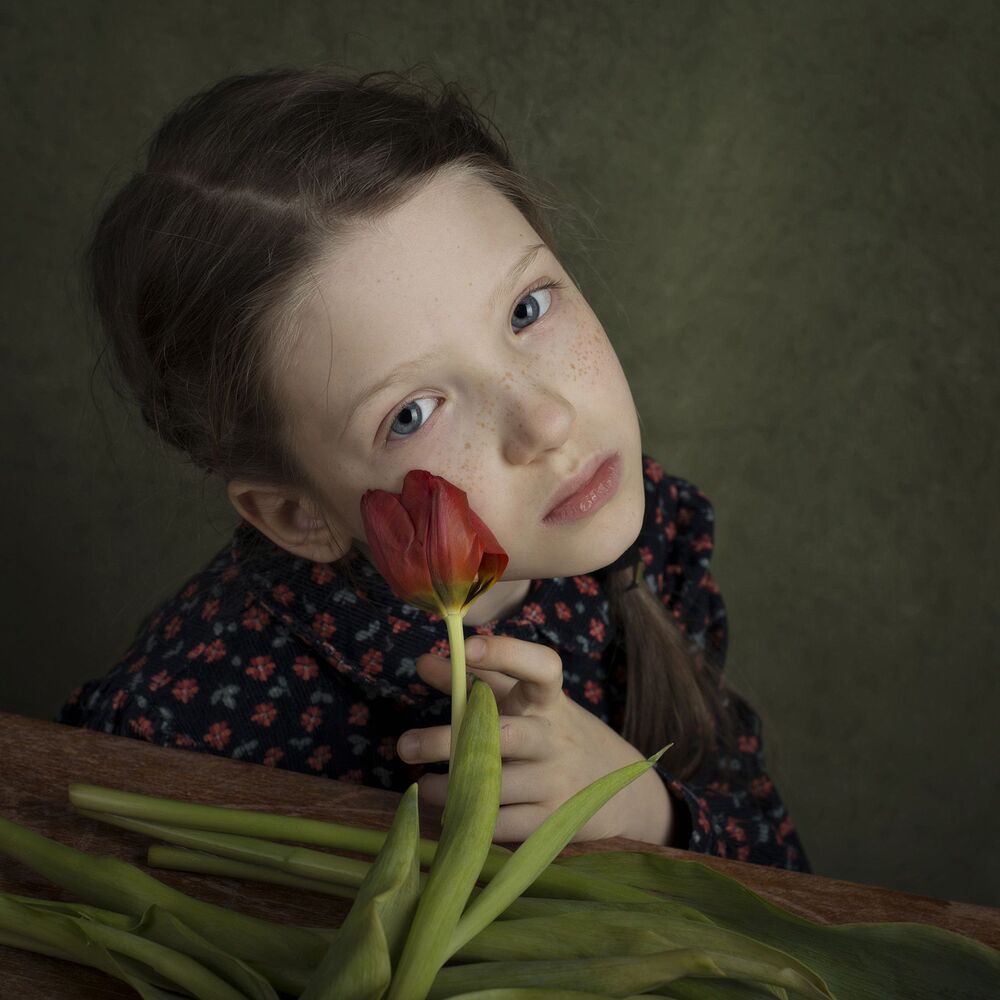 Marina with tulips
