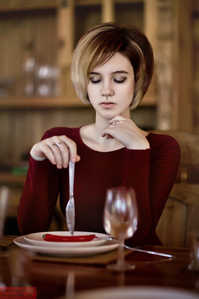 Танцовщица в красном