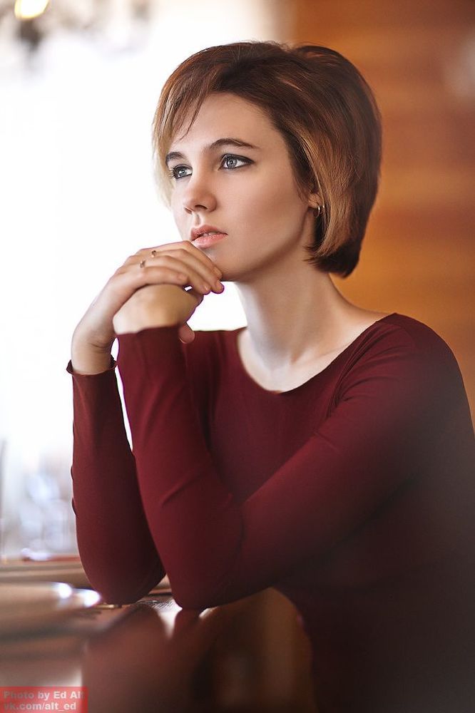 Танцовщица в красном