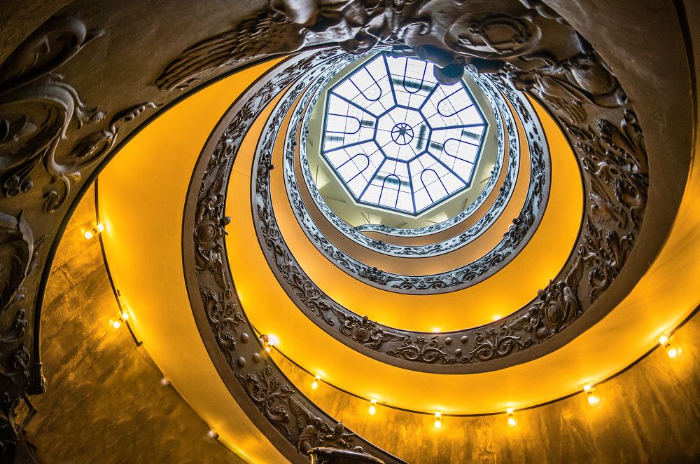 Лестница Момо в Ватикане (вид снизу). Из серии "VATICAN"