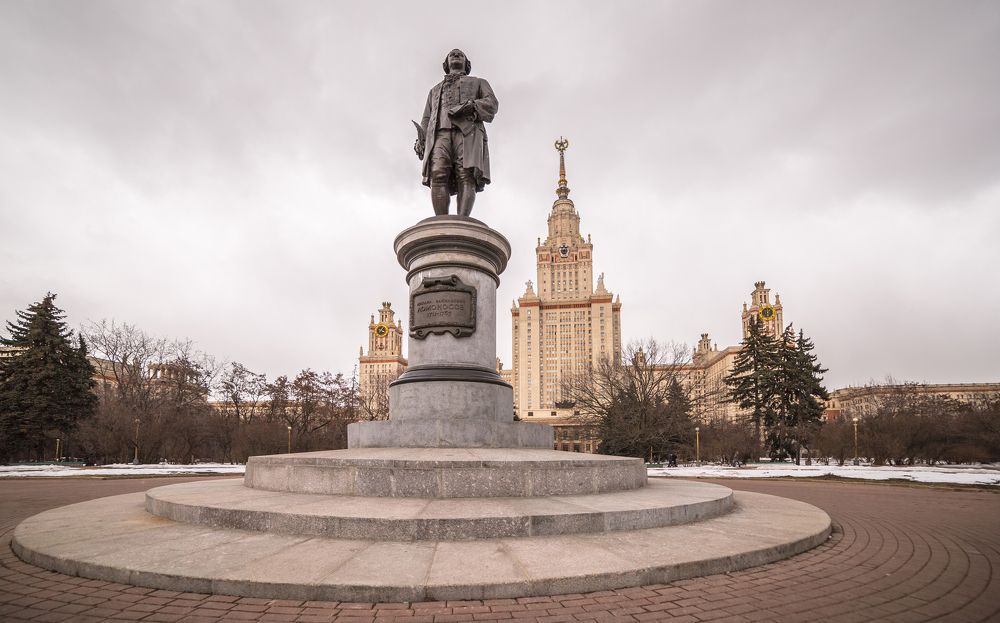 Хмурый Ломоносов, тучки набежали...