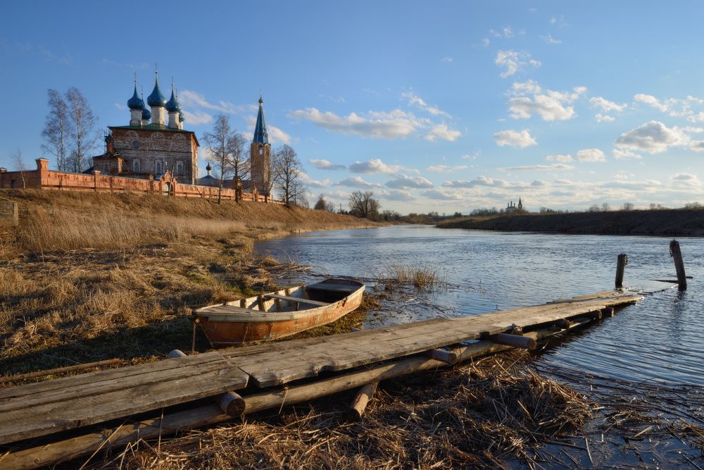 Апрельские дни