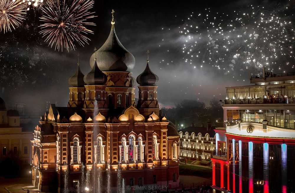 Салют в честь праздника великой победы. Город герой Тула.