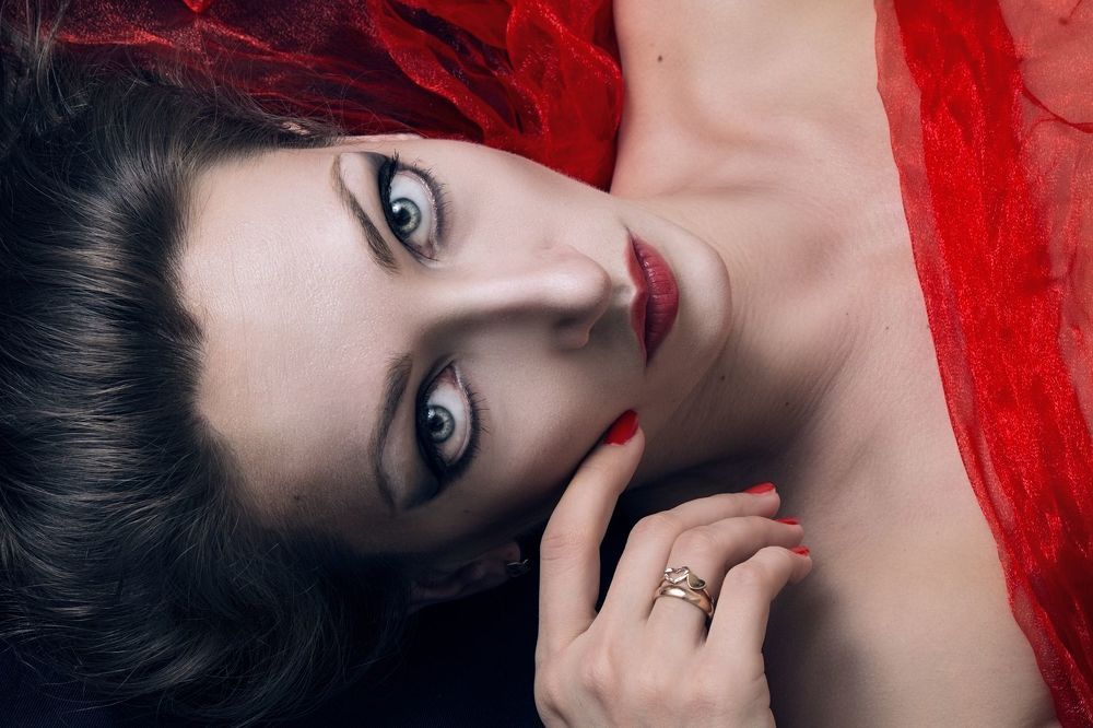 lady in red
