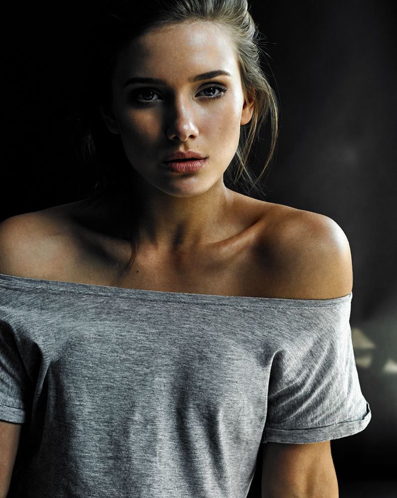 Photo: Roman Labasta
Mua: Olga Romanova
Hair stylist: Lambrianidis Evgenia
Model: Rebekka Karpas