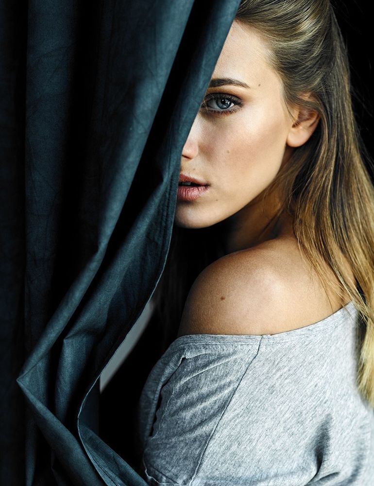 Photo: Roman Labasta
Mua: Olga Romanova
Hair stylist: Lambrianidis Evgenia
Model: Rebekka Karpas