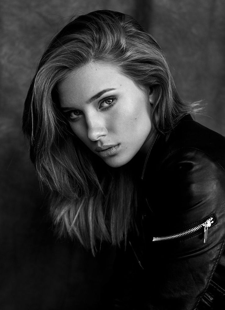 Photo: Roman Labasta
Mua: Olga Romanova
Hair stylist: Lambrianidis Evgenia
Model: Rebekka Karpas