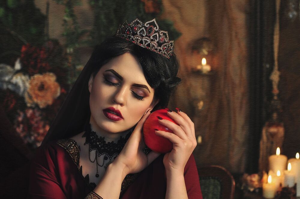 Екатерина Королева
Фото Татьяна Семёнова http://vk.com/club28986204 
Декор, антураж, создание образа Евгения Чобанян https://vk.com/club38764139 
Визаж, прическа Анастасия Хотимко http://vk.com/nastassiahotimko