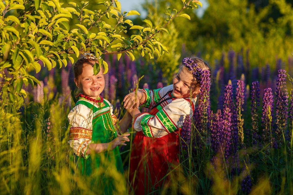 Девчушки-хохотушки