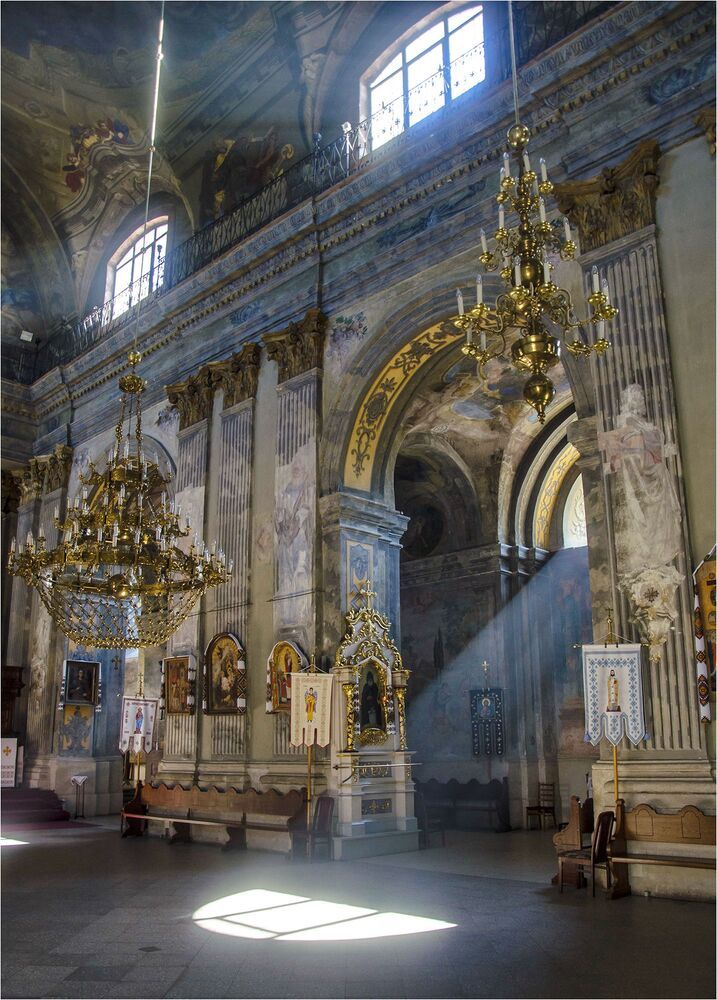 В храме