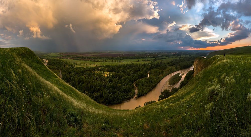 Ковыльные берега Кубани, или закат и сумерки во время грозы.