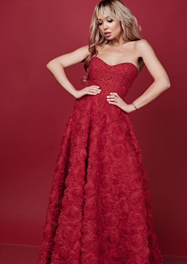Photo: Roman Labasta
Mua: Olga Romanova
Hair stylist: Lambrianidis Evgenia
Model: Natali Fashionista