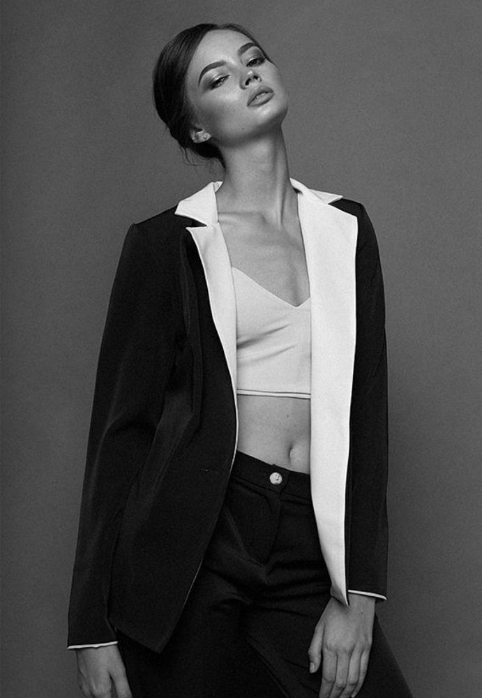Photo: Roman Labasta
Mua: Olga Romanova
Hair stylist: Ksenia Varankina
Clothing: Fashionista
Model: Alexandra Yanova