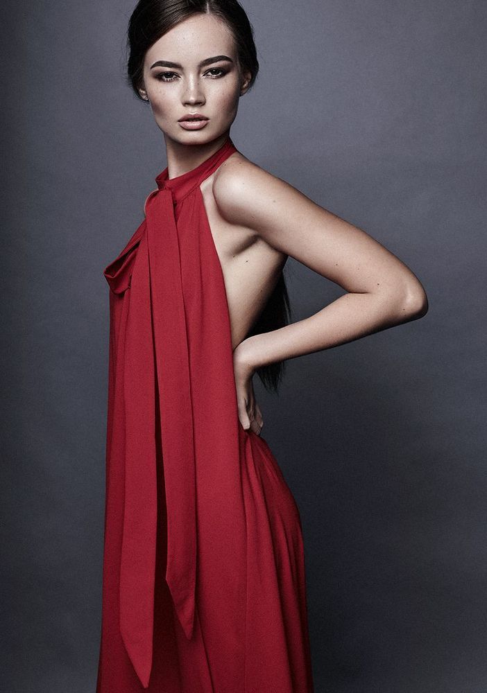 Photo: Roman Labasta
Mua: Olga Romanova
Hair stylist: Ksenia Varankina
Clothing: Fashionista
Model: Alexandra Yanova