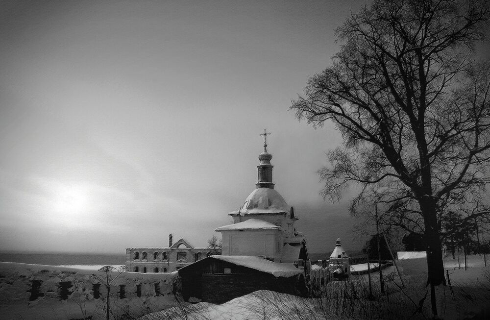 Ночь в Ульяновском монастыре.