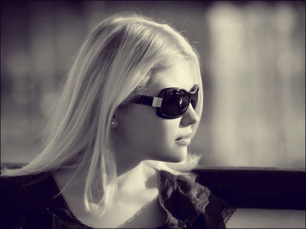 ---= Under Cover Girl =---