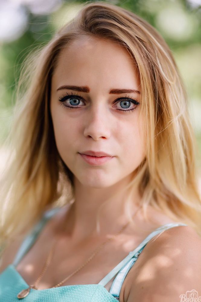 Анна.