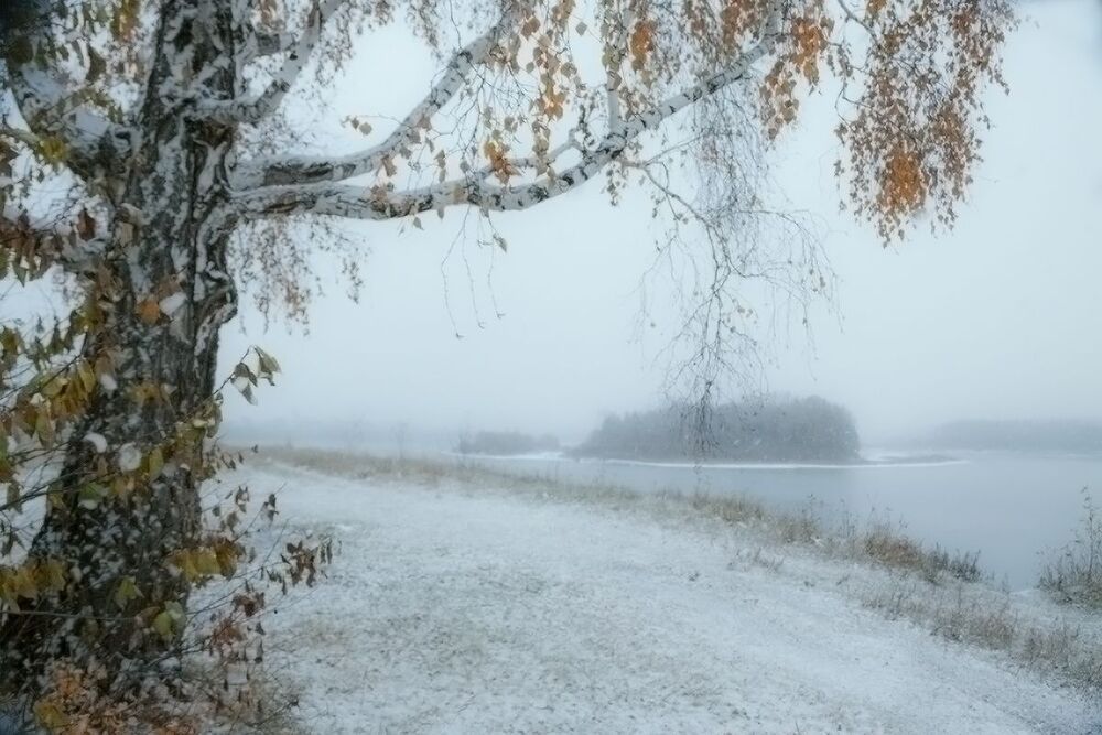Первый снег на Оке в октябре