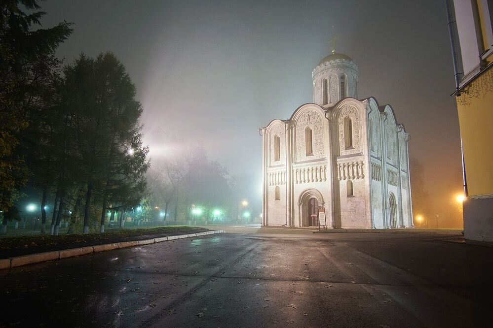 На спящий город опускается туман...