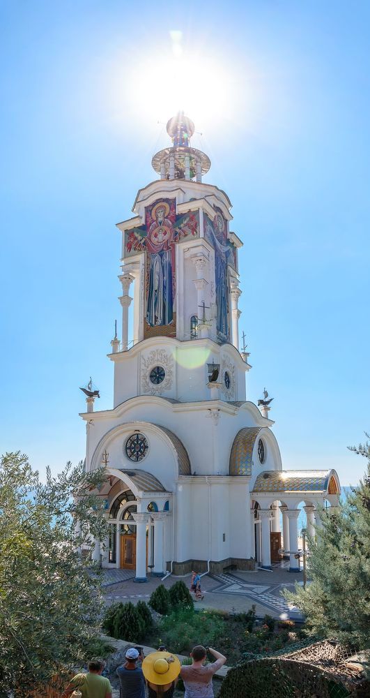 Храм-маяк святого Николая Чудотворца.