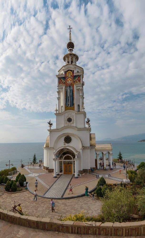 Храм-маяк святого Николая Чудотворца.